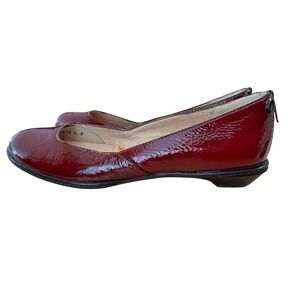 Sofft Womens Burgundy Patent Leather Round Toe Ballet Flats Low Wedge 9.5M